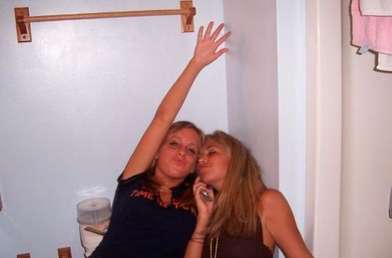 Drunk Girls Love Bathrooms